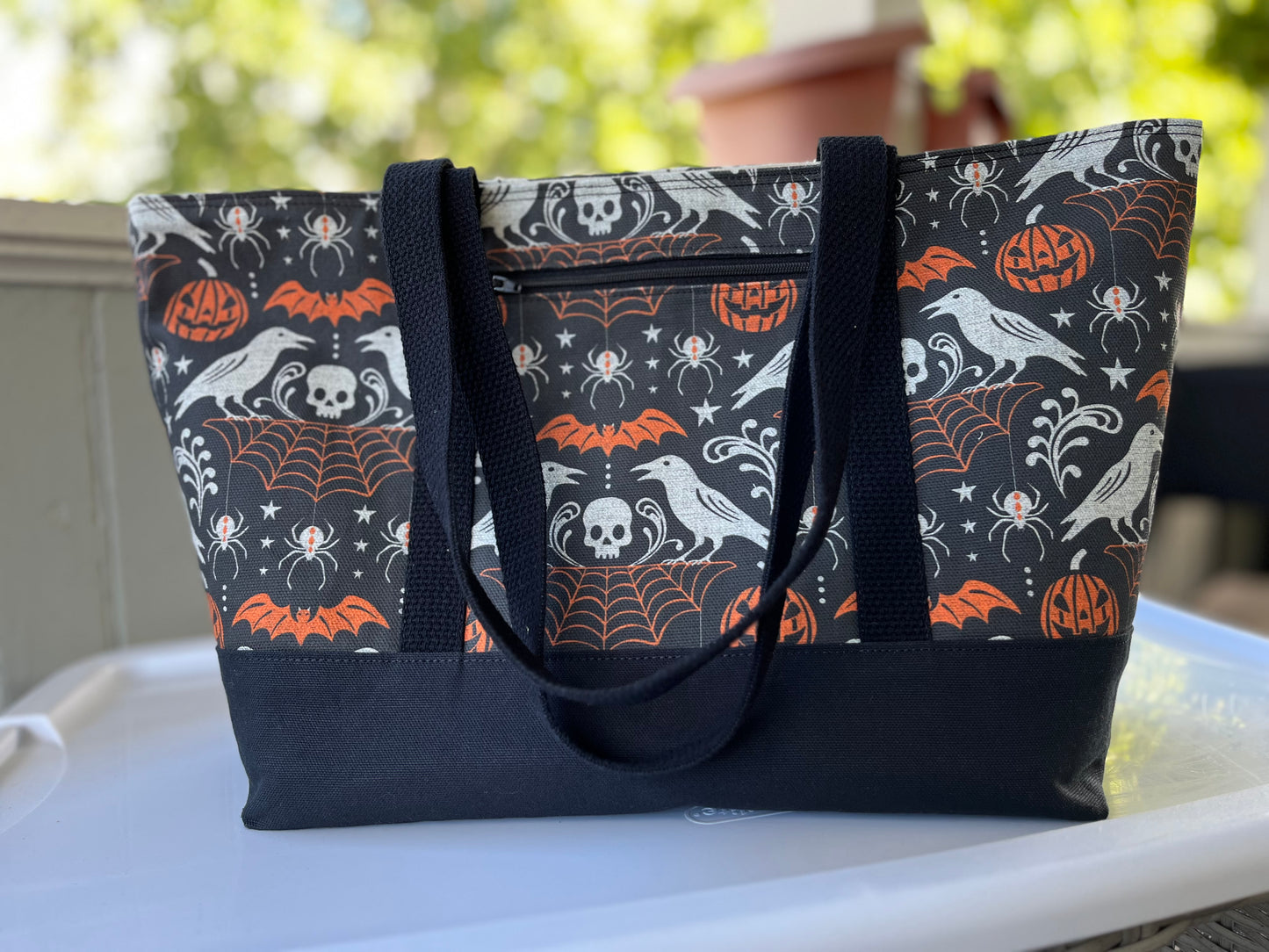 Tote - Spooky Damask