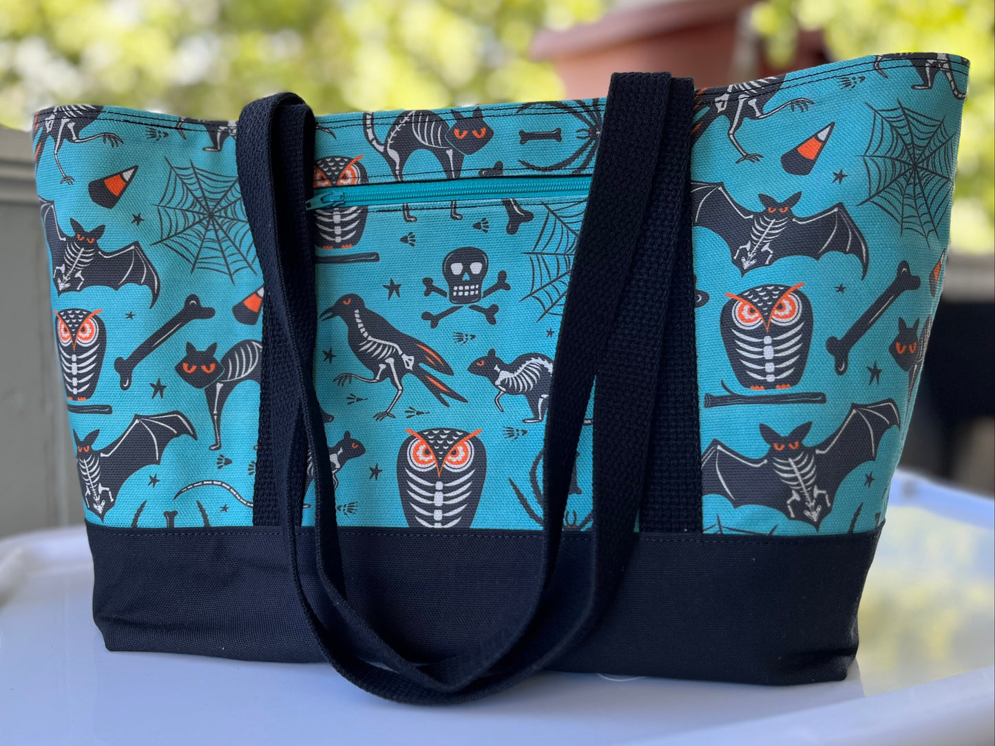 Tote - Spooky Skellies